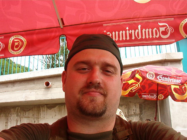 U stánku v Srbsku, červen 2005