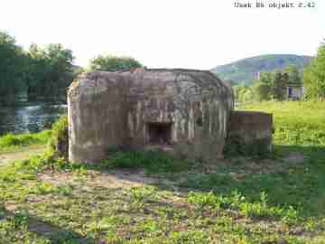 B6/42 - bunkr na behu Berounky na pokraji Berouna