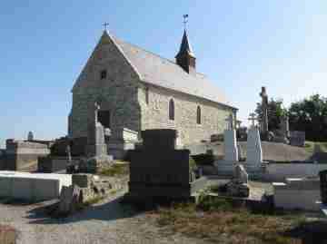 Kostelík ve vesničce Tardinghen