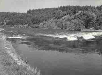 Jez u mlna Bouda pod Dolnm Lipovskem, vpravo patrn zbytky 137/3/A-180. Rok 1959. Archiv p.Skrbka